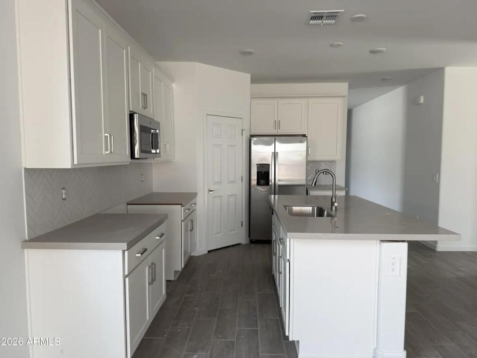 Real Estate Picture 3