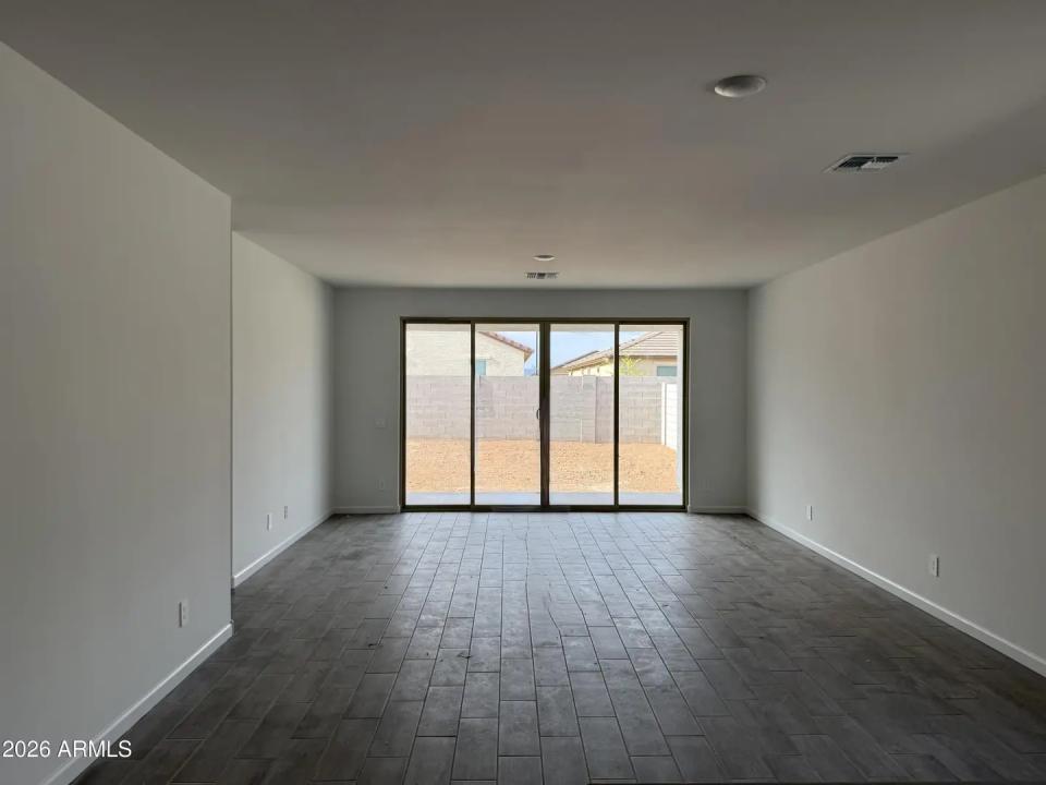 Real Estate Picture 5