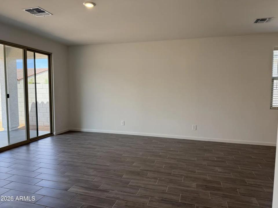 Real Estate Picture 3