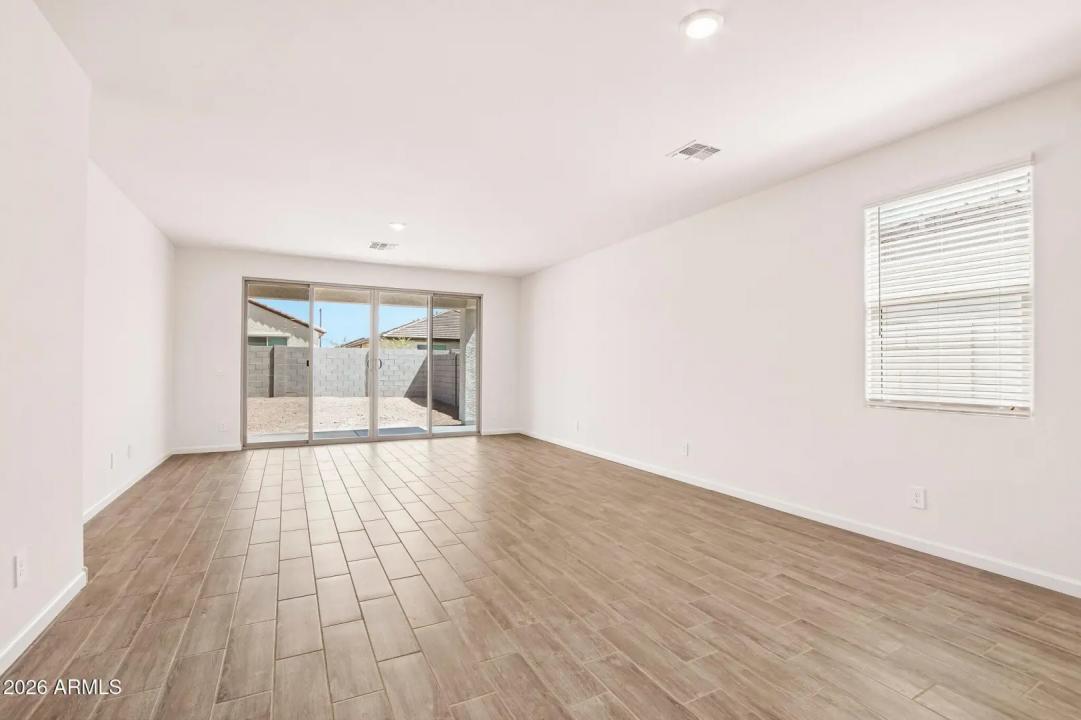 Real Estate Picture 5