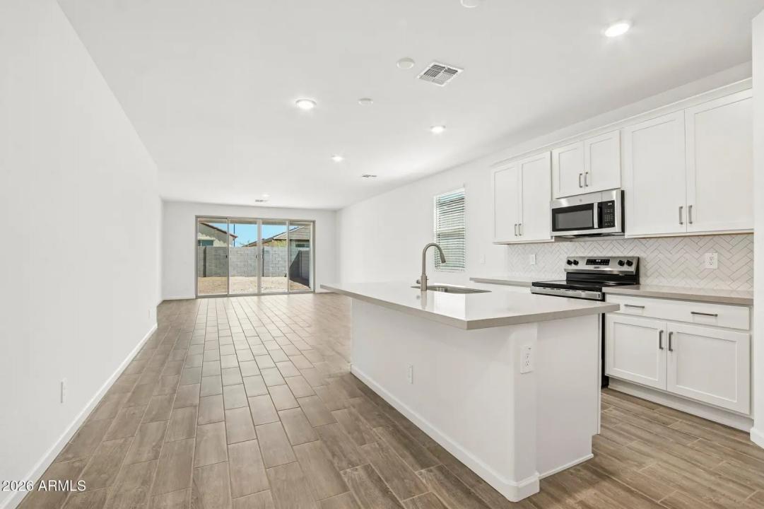 Real Estate Picture 9