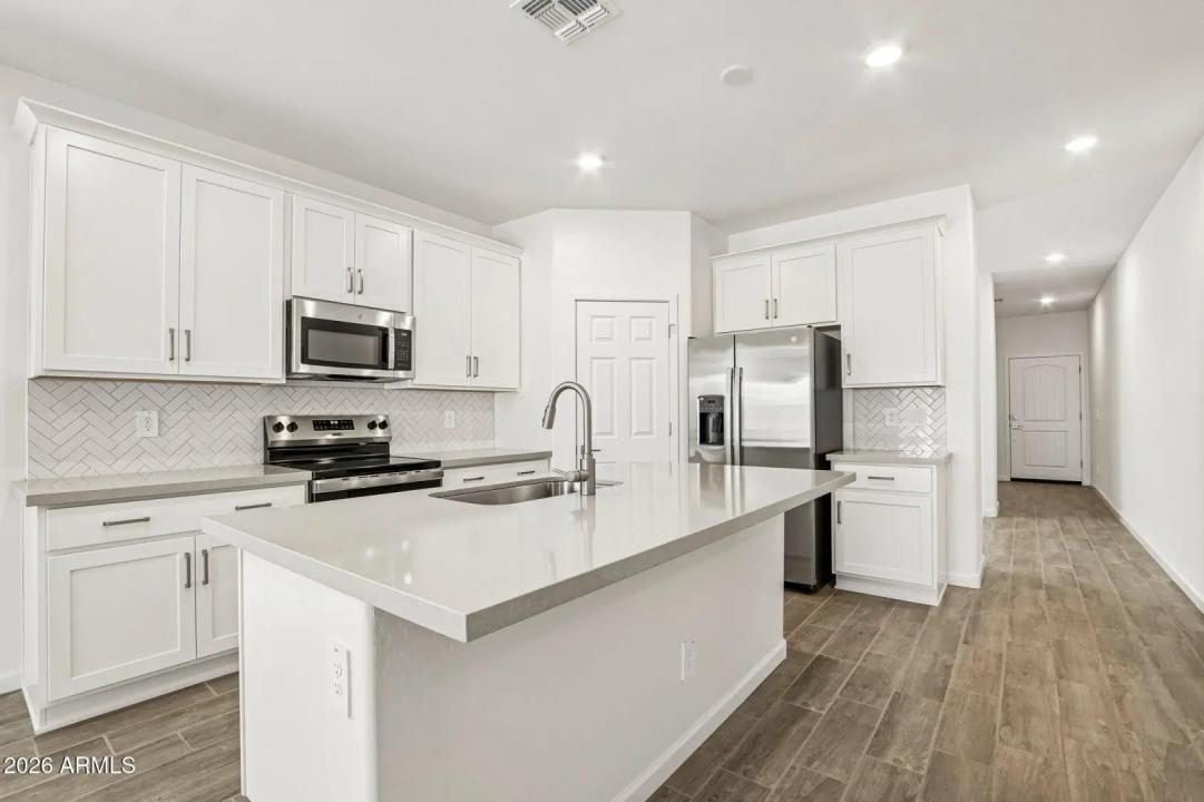 Real Estate Picture 10