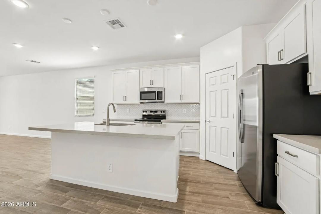 Real Estate Picture 12