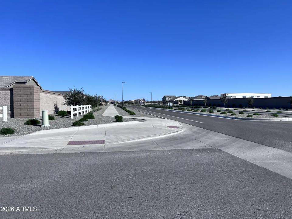 Real Estate Picture 7