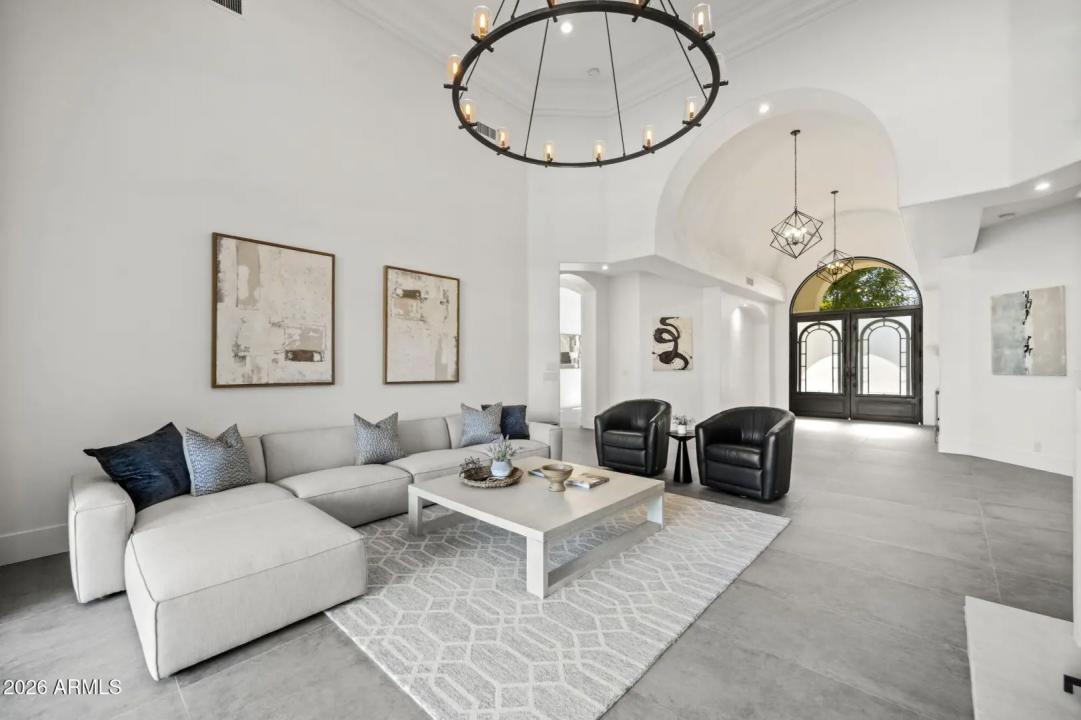 Real Estate Picture 3