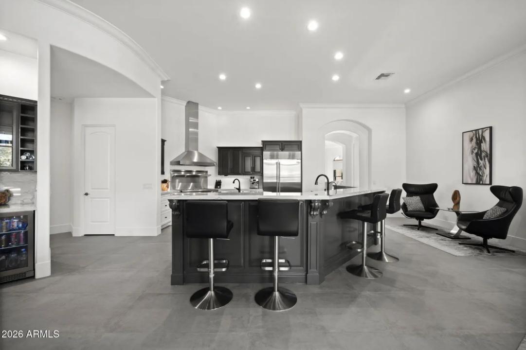 Real Estate Picture 4