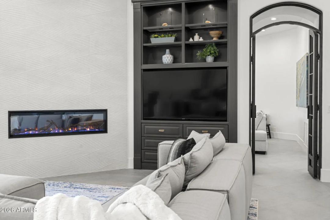 Real Estate Picture 15