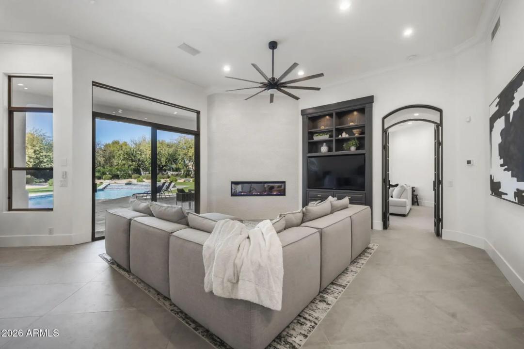 Real Estate Picture 16