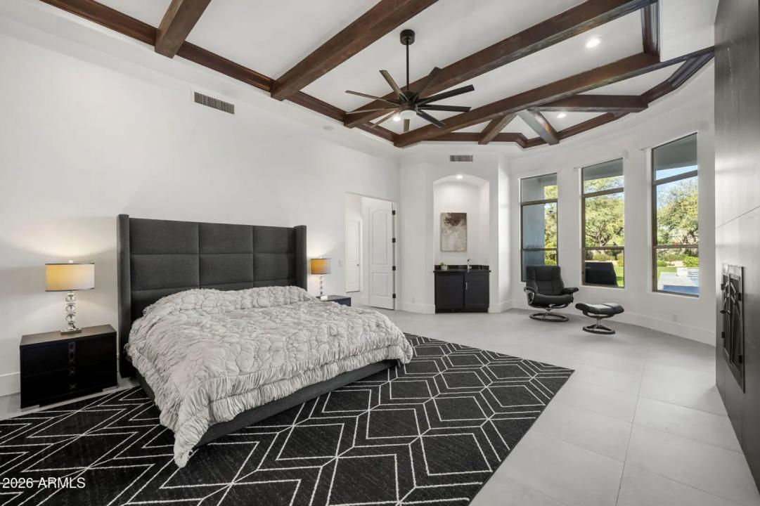 Real Estate Picture 24