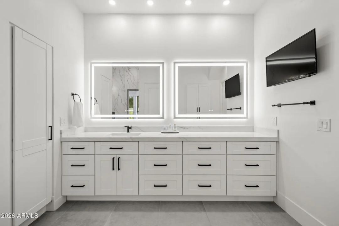 Real Estate Picture 30