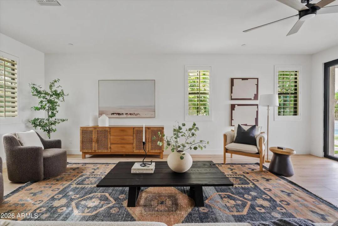 Real Estate Picture 4