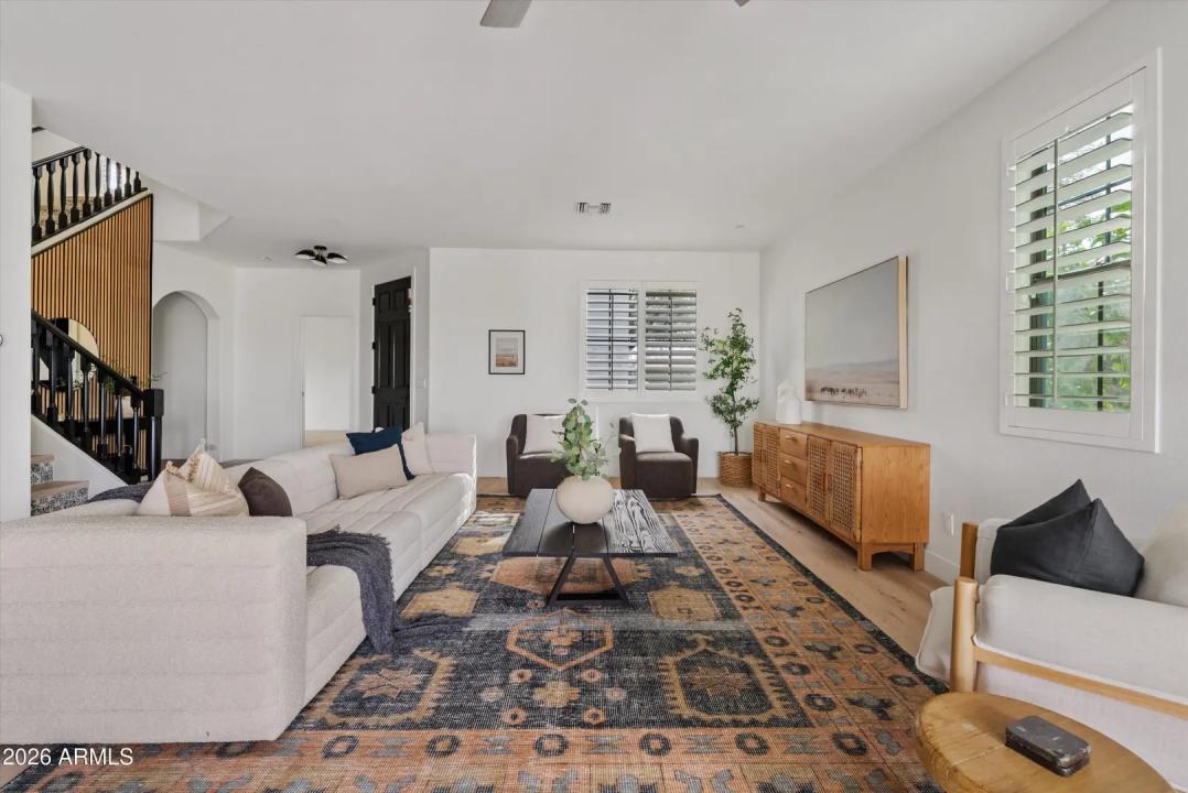 Real Estate Picture 5