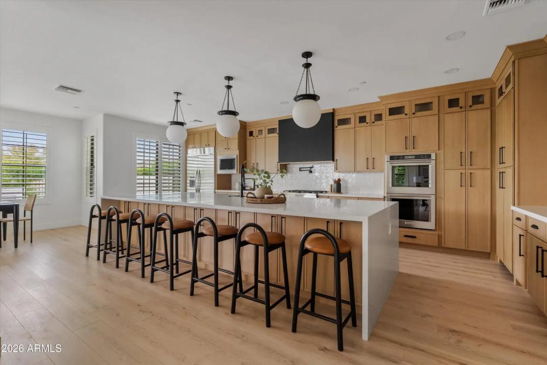 Real Estate Picture 6