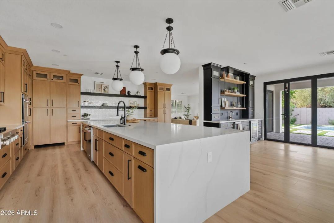 Real Estate Picture 11