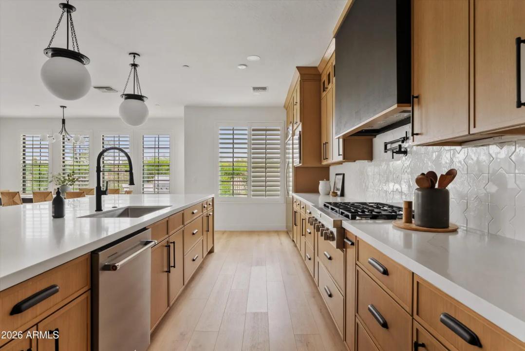 Real Estate Picture 8