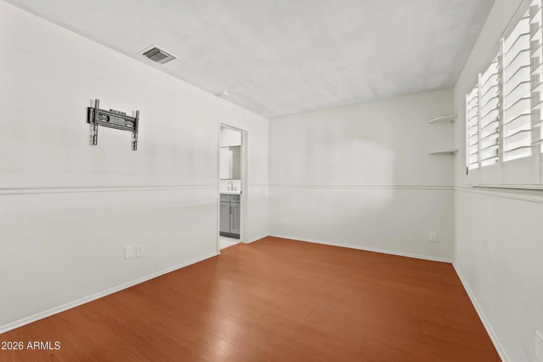 Real Estate Picture 16