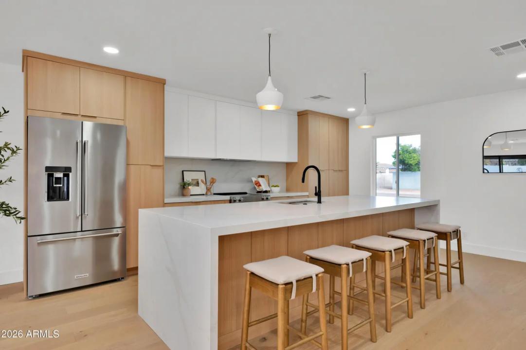 Real Estate Picture 7