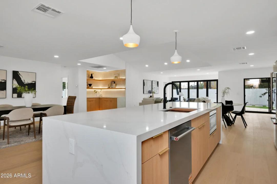 Real Estate Picture 10