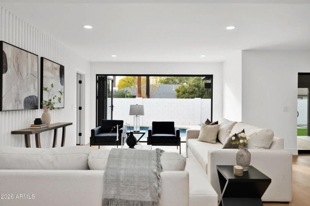 Real Estate Picture 5