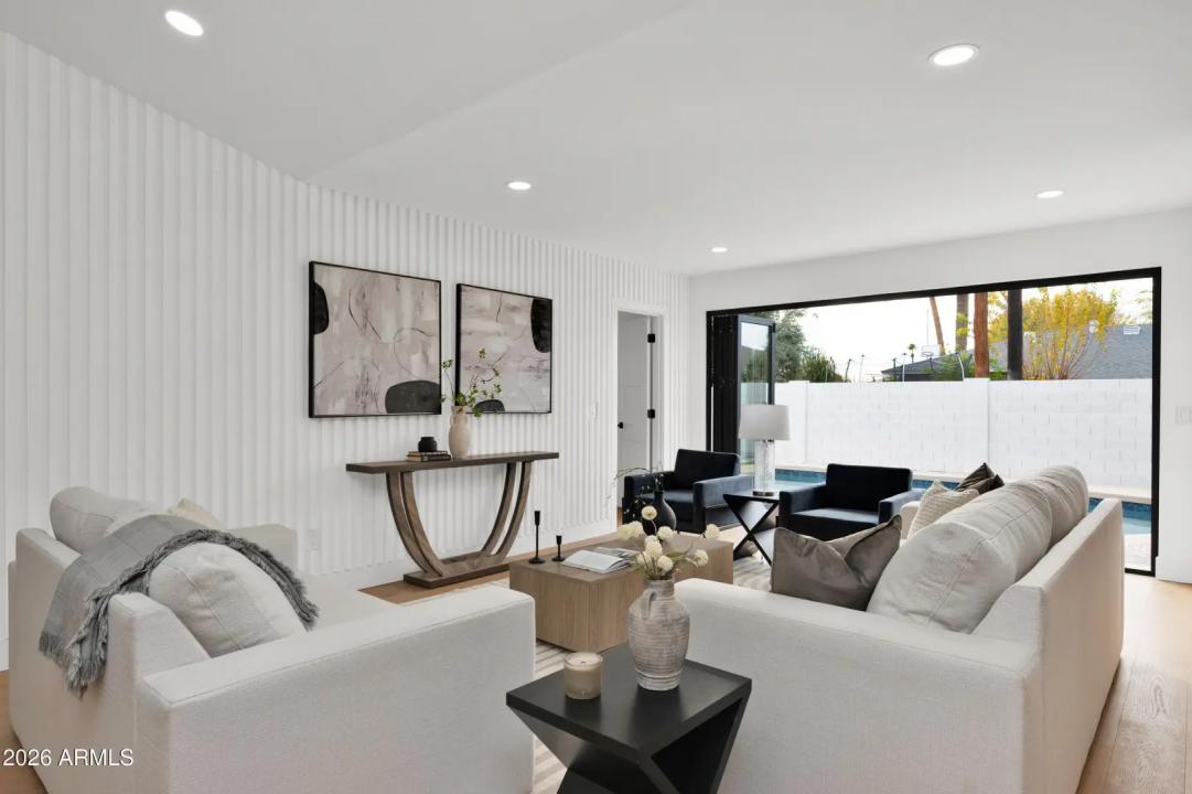 Real Estate Picture 12