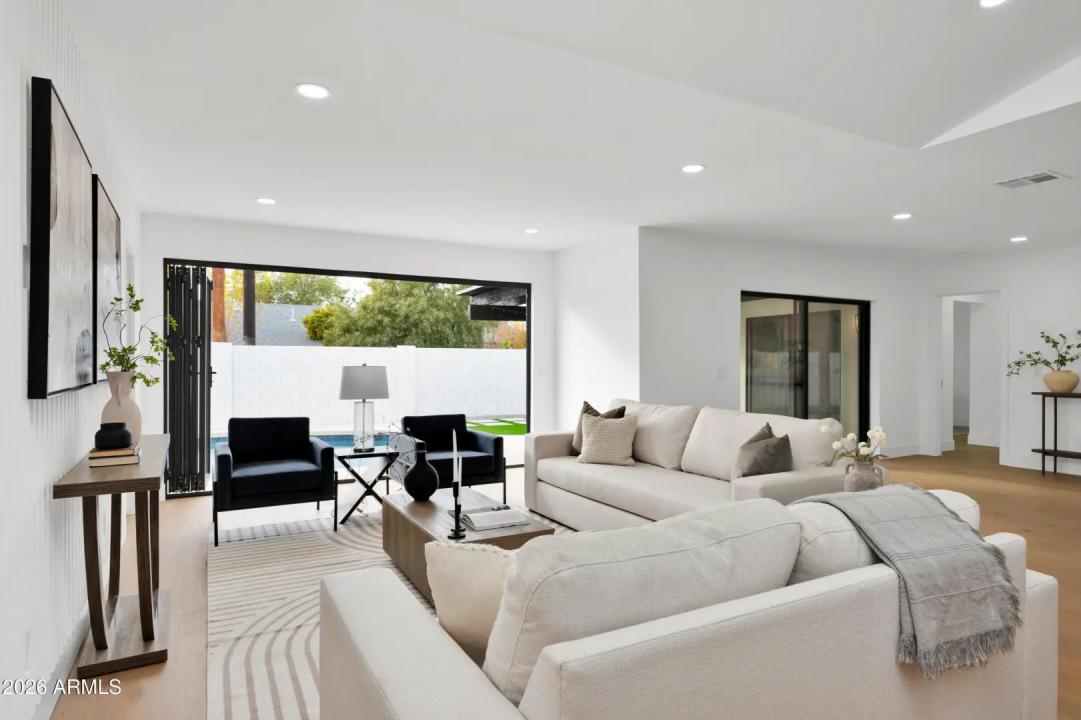 Real Estate Picture 13