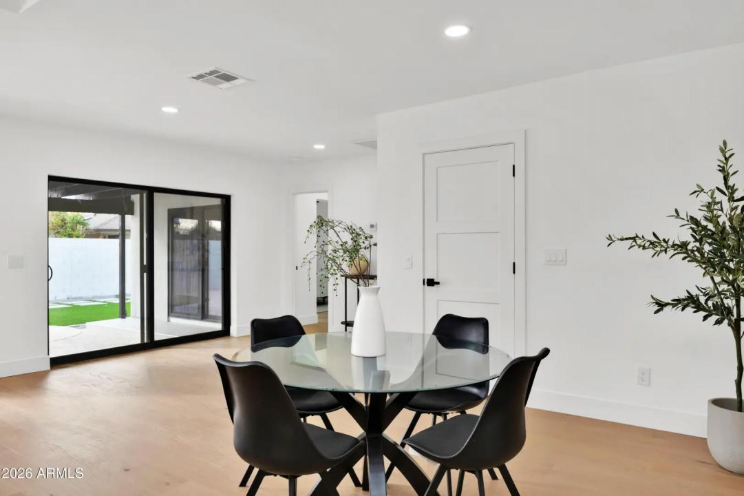 Real Estate Picture 14