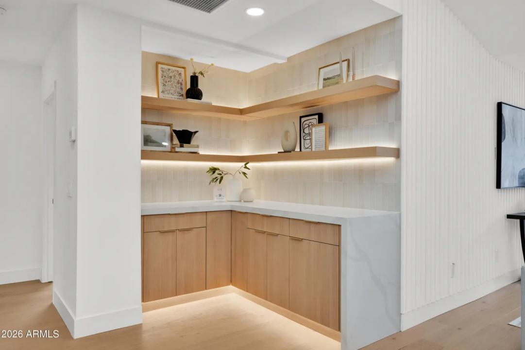 Real Estate Picture 17