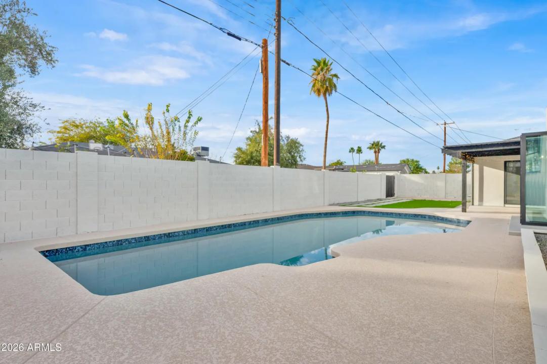 Real Estate Picture 30