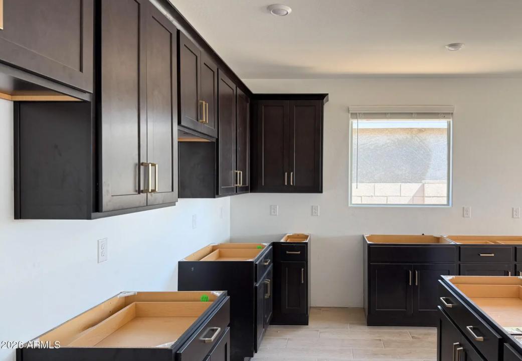 Real Estate Picture 4