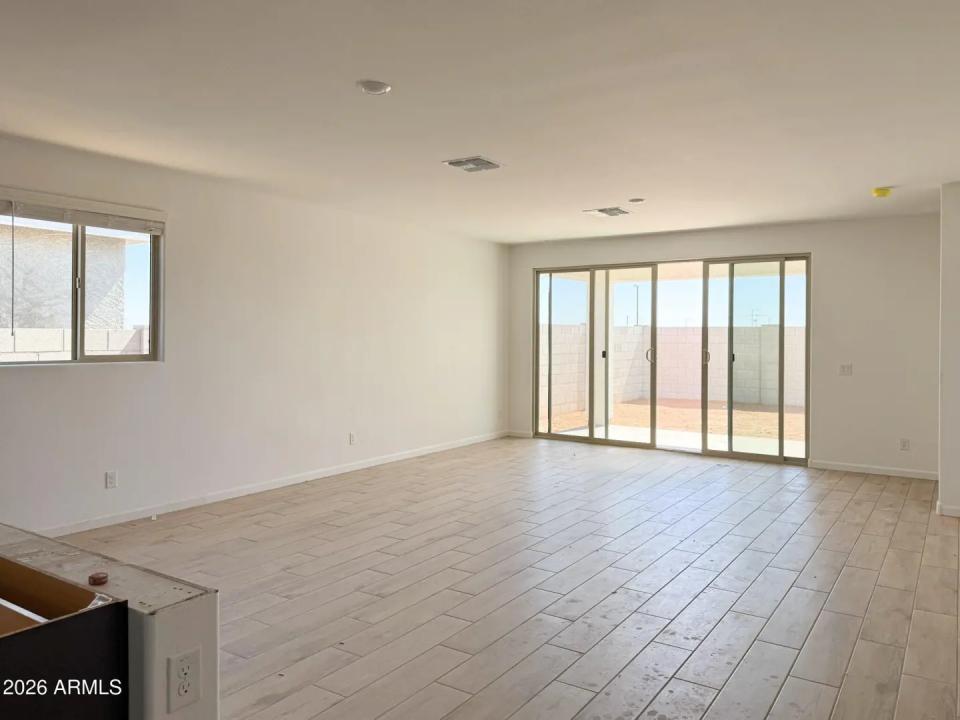 Real Estate Picture 7