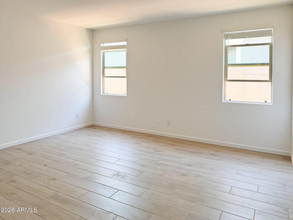 Real Estate Picture 8