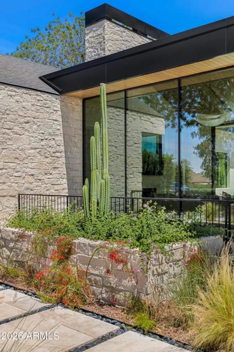 Real Estate Picture 3