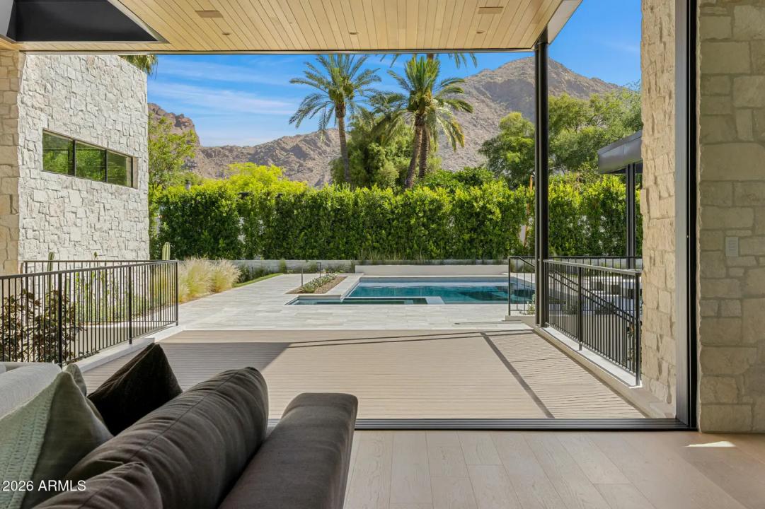 Real Estate Picture 4