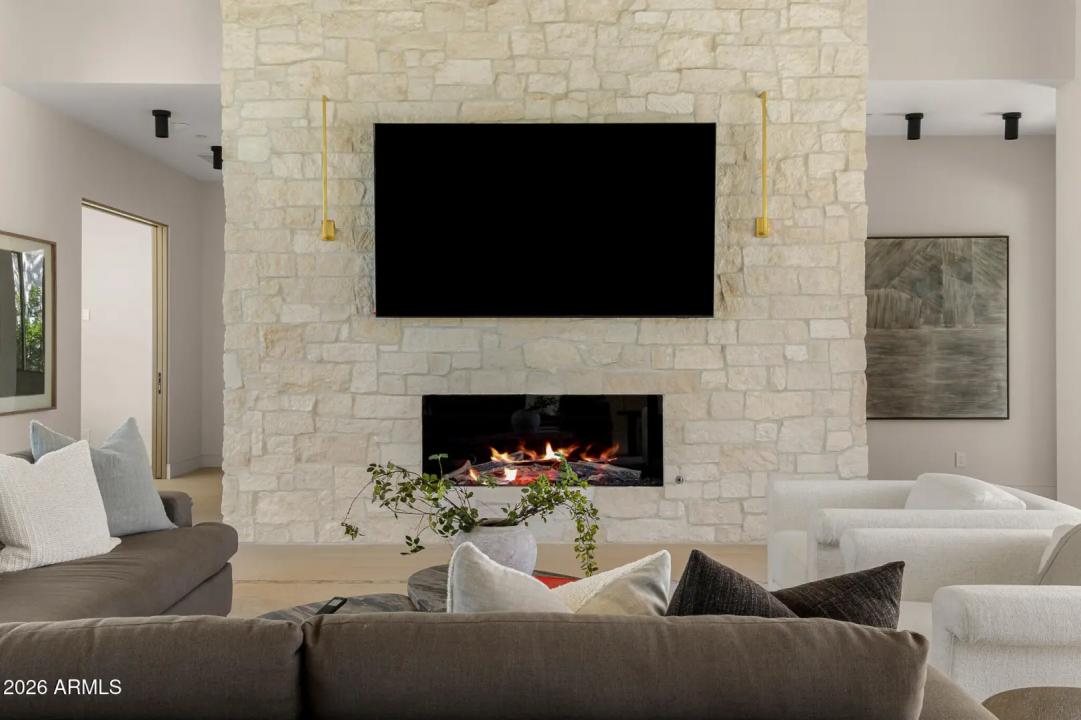 Real Estate Picture 7