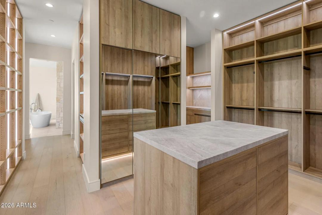Real Estate Picture 24