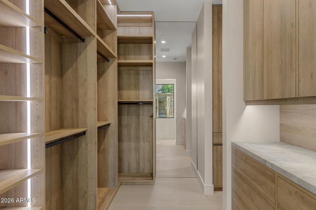 Real Estate Picture 25