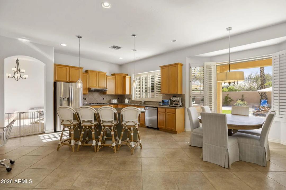 Real Estate Picture 4