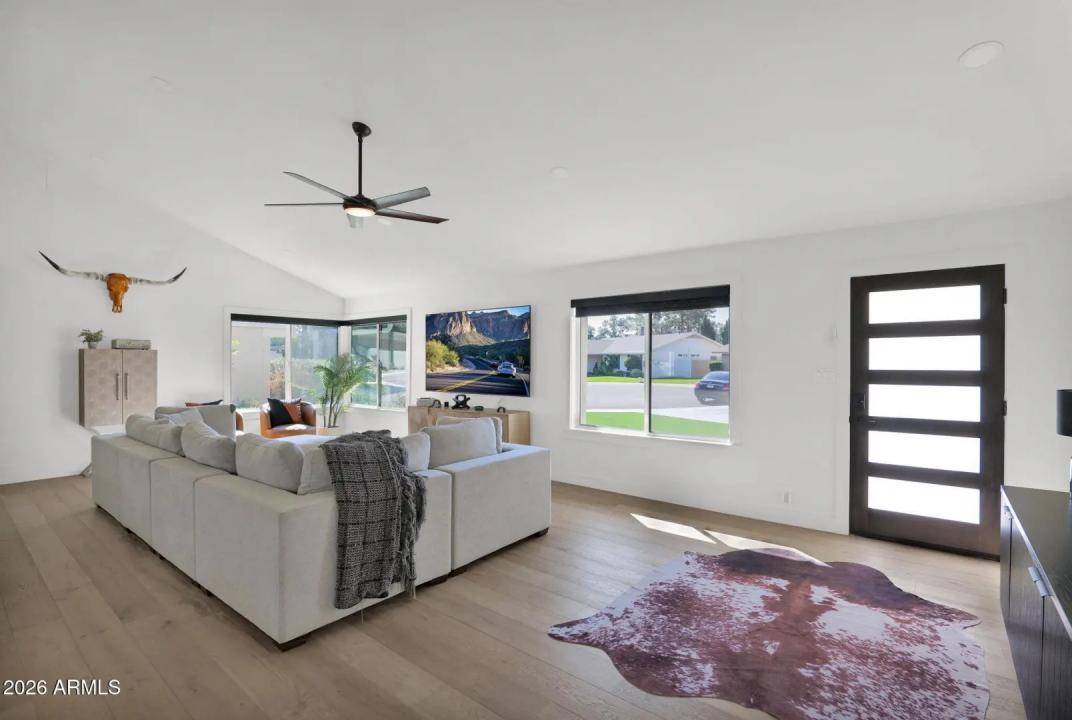 Real Estate Picture 4