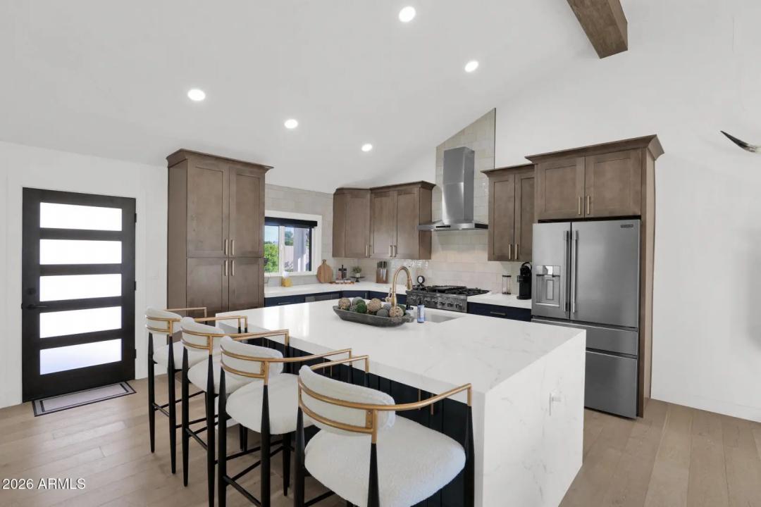 Real Estate Picture 8