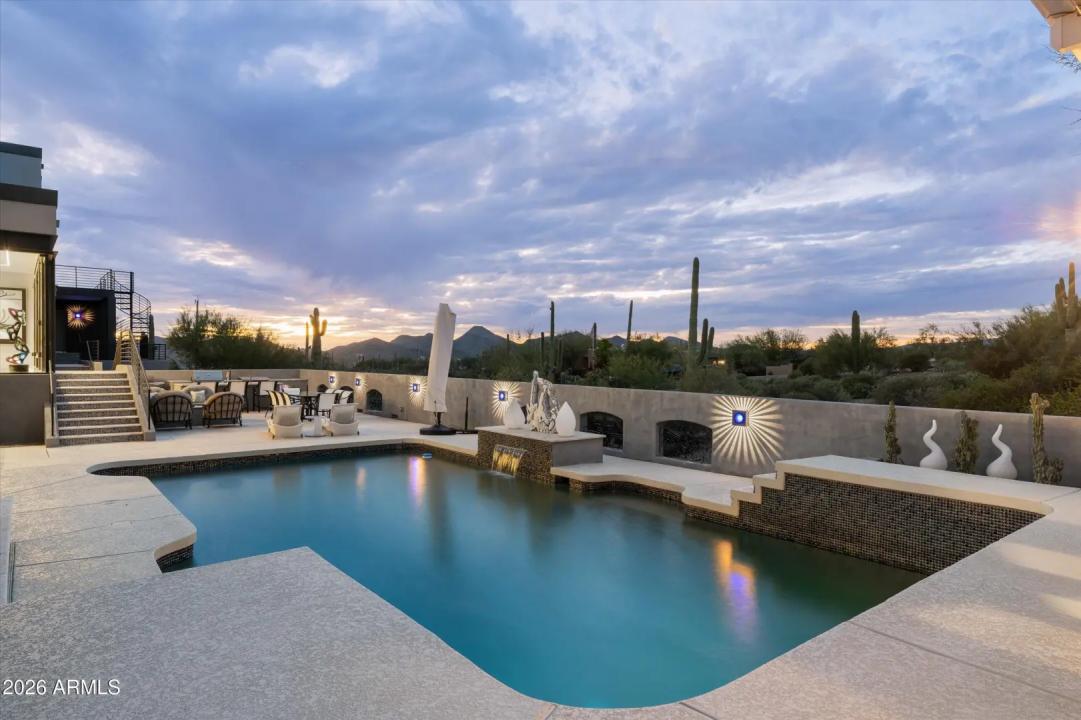 Real Estate Picture 5