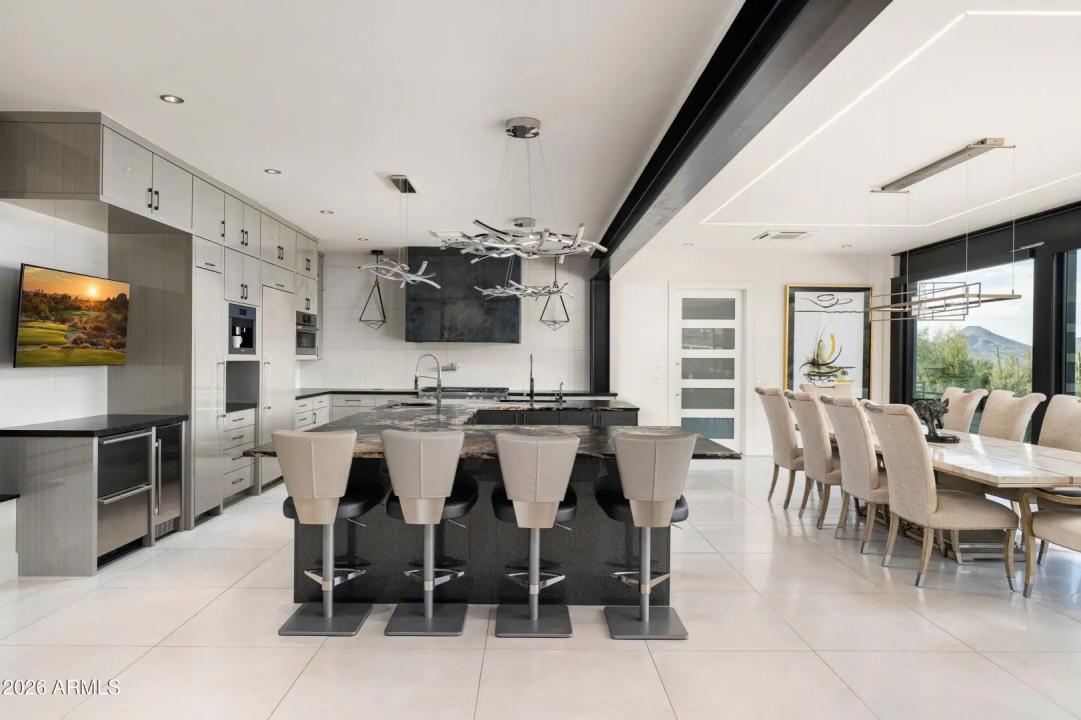 Real Estate Picture 8