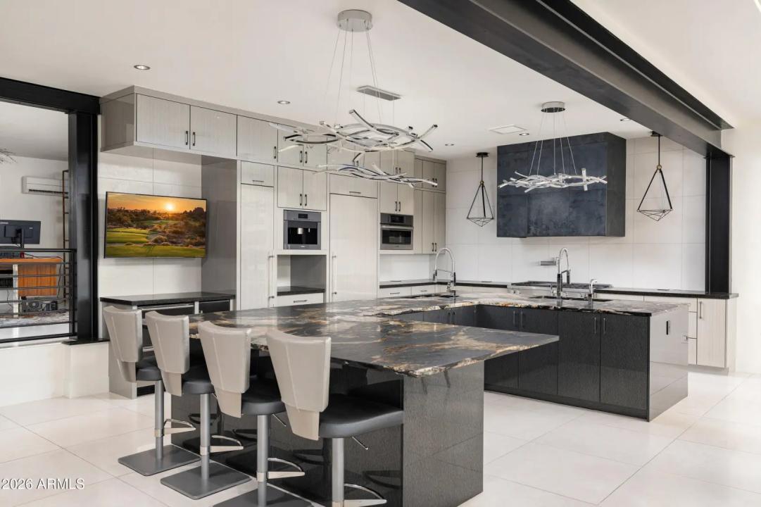 Real Estate Picture 9