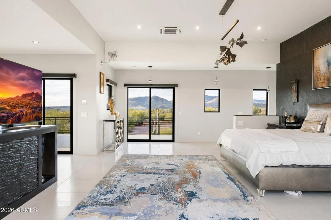 Real Estate Picture 24