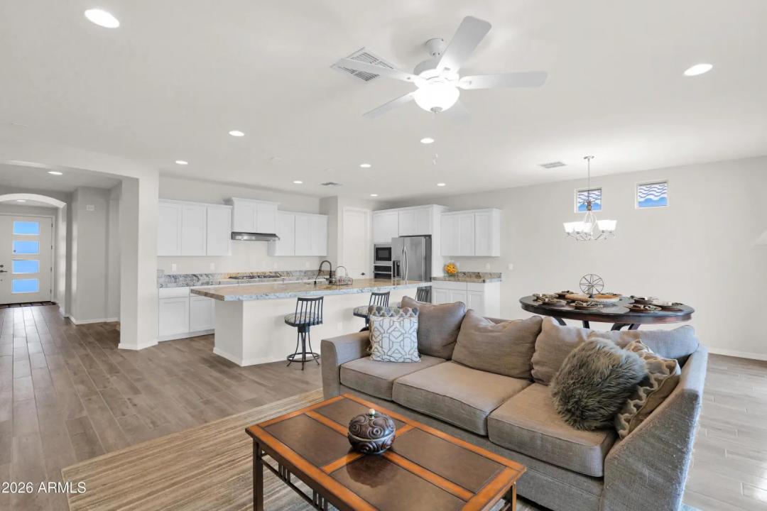 Real Estate Picture 8