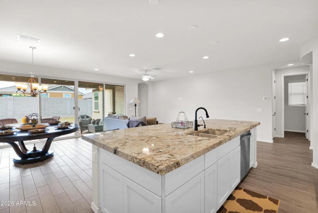 Real Estate Picture 7