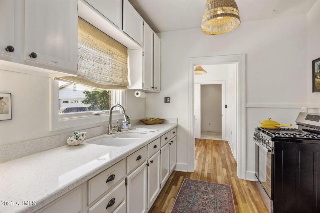 Real Estate Picture 3