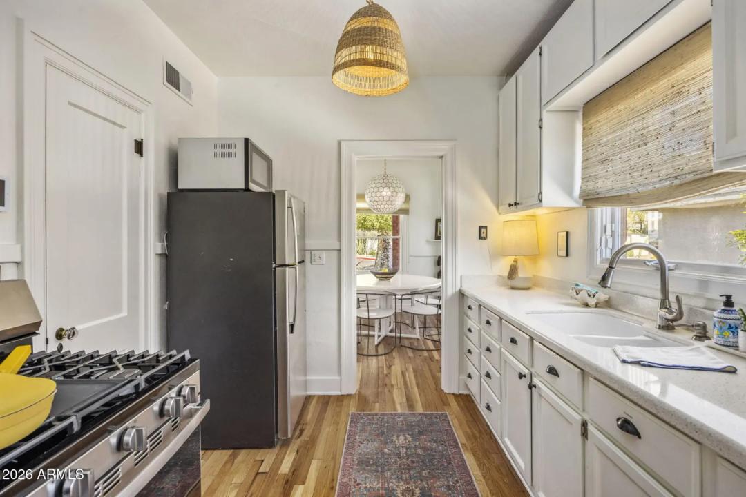 Real Estate Picture 10