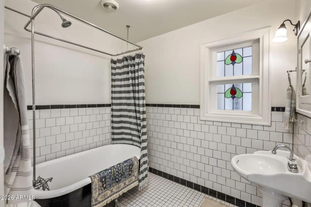 Real Estate Picture 5