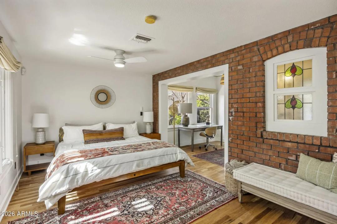 Real Estate Picture 4