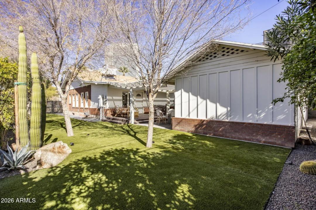 Real Estate Picture 24